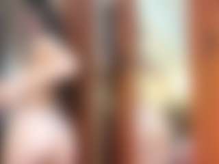 Live cam show with ErmelindaMerck - HD on CamClone