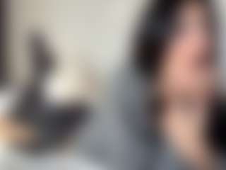 HoaCuddeback's Live Sex Cam Show