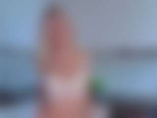 SylviaDaring's Live Sex Cam Show