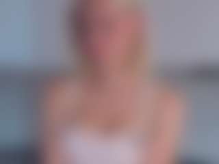 SylviaDaring's Live Sex Cam Show