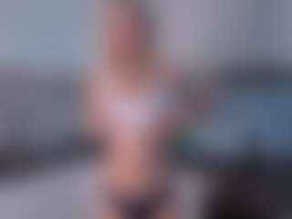 SylviaDaring's Live Sex Cam Show