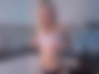 SylviaDaring's Live Sex Cam Show