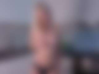 SylviaDaring's Live Sex Cam Show