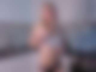 SylviaDaring's Live Sex Cam Show