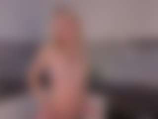 SylviaDaring's Live Sex Cam Show