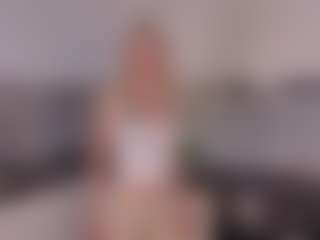 SylviaDaring's Live Sex Cam Show