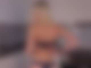 SylviaDaring's Live Sex Cam Show