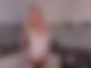 SylviaDaring's Live Sex Cam Show