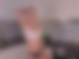 SylviaDaring's Live Sex Cam Show