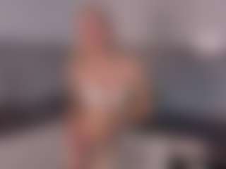 SylviaDaring's Live Sex Cam Show