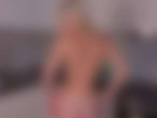 SylviaDaring's Live Sex Cam Show