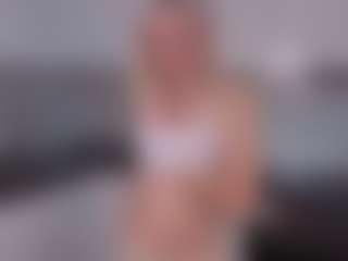 SylviaDaring's Live Sex Cam Show