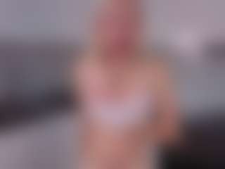 SylviaDaring's Live Sex Cam Show