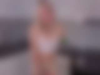 SylviaDaring's Live Sex Cam Show