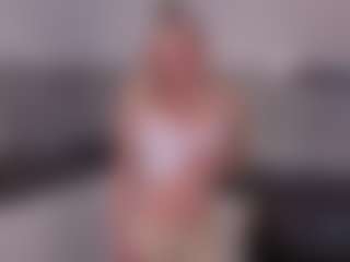 SylviaDaring's Live Sex Cam Show