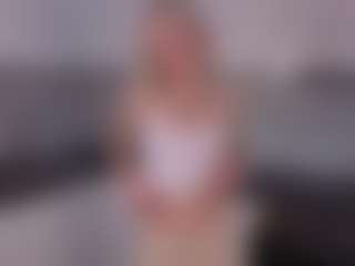SylviaDaring's Live Sex Cam Show