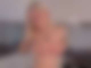 SylviaDaring's Live Sex Cam Show