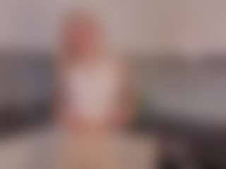 SylviaDaring's Live Sex Cam Show