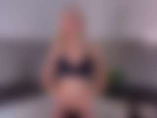 SylviaDaring's Live Sex Cam Show