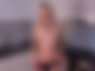 SylviaDaring's Live Sex Cam Show
