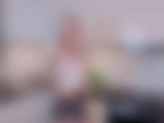 Live cam show with SylviaDaring - Moaning on SpankPalCams