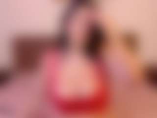 Live cam show with VeraNoireVip - Gagging on Milfs Live