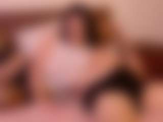 Live cam show with VeraNoireVip - Gagging on Camsoda