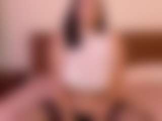 Live cam show with VeraNoireVip - Gagging on Camsoda