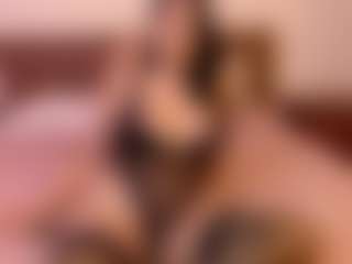 Live cam show with VeraNoireVip - Gagging on Camsoda