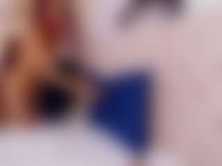 britanny-18's Live Sex Cam Show