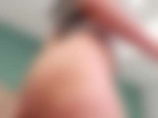 Live cam show with celeste-amour - Average on Milfs Live
