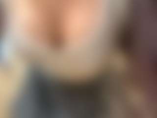 Live cam show with LILI - Smoking on Fling VIP Chat