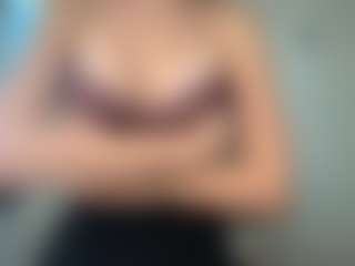 Live cam show with LILI - Interactivetoy Granny on Mixed Magazine Live