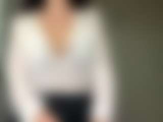 Live cam show with LILI - Spy Granny on liverealitysex.com