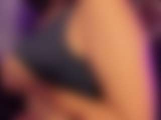 Live cam show with Eva - Public Brown Hair on Milfs Live