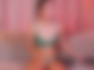 Live cam show with Ari - Teen (18+) on Camsoda