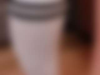 Live cam show with Ari - Spank Brown Hair on xplaylive.com