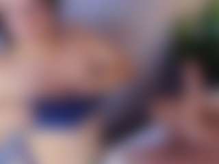 MiaHills's Live Sex Cam Show