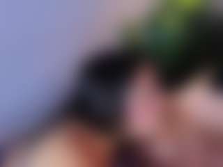 MiaHills's Live Sex Cam Show