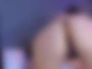 MiaHills's Live Sex Cam Show