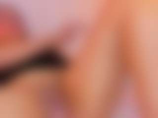 MiaHills's Live Sex Cam Show