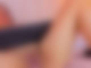 MiaHills's Live Sex Cam Show
