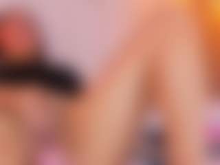 MiaHills's Live Sex Cam Show