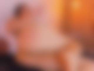 MiaHills's Live Sex Cam Show