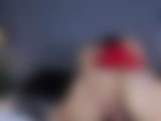 MiaHills's Live Sex Cam Show
