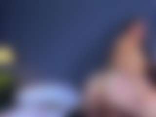 MiaHills's Live Sex Cam Show