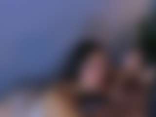 Live cam show with MiaHills - Oil on Camming Site