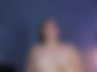 Live cam show with MiaHills - Oil on googirlz