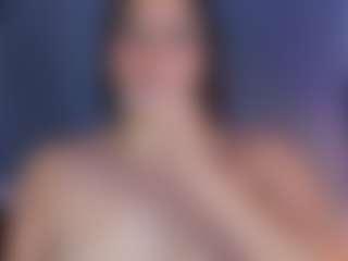 Live cam show with MiaHills - Oil on boobsie.com