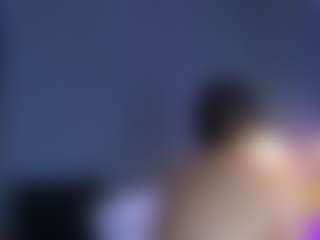 Live cam show with MiaHills - Teen (18+) on SpankPalCams